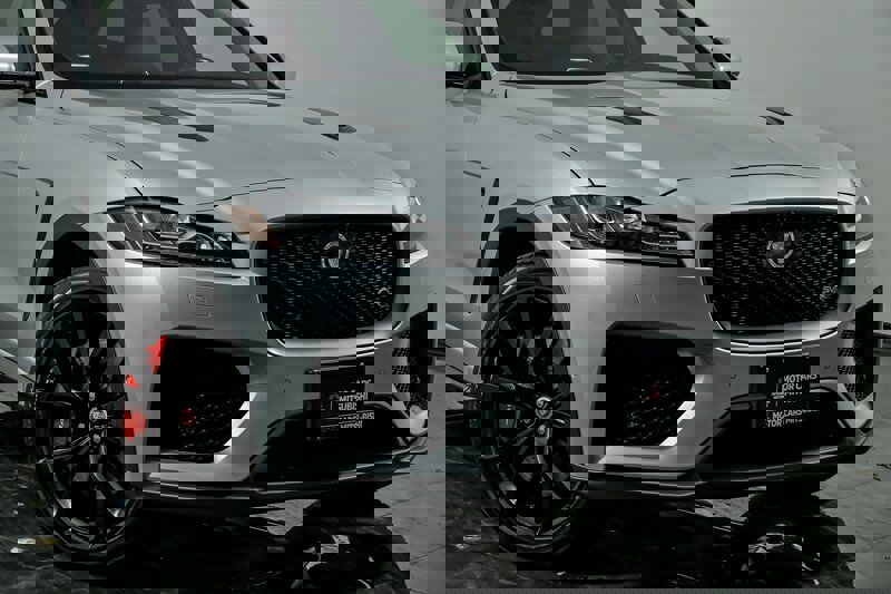 Used 2020 Jaguar F-PACE SVR image 2