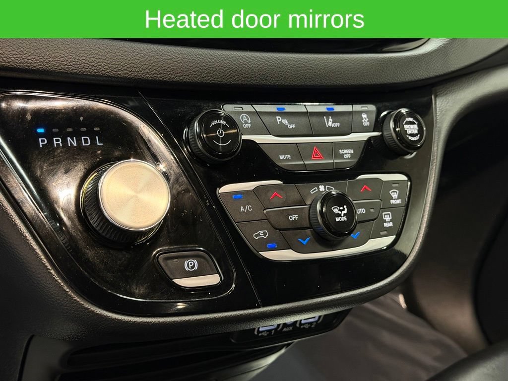 Used 2025 Chrysler Pacifica Select FWD image 28