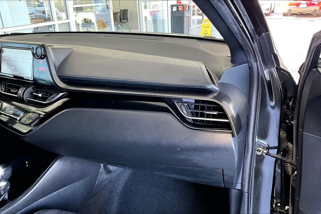 Used 2018 Toyota C-HR XLE FWD image 26