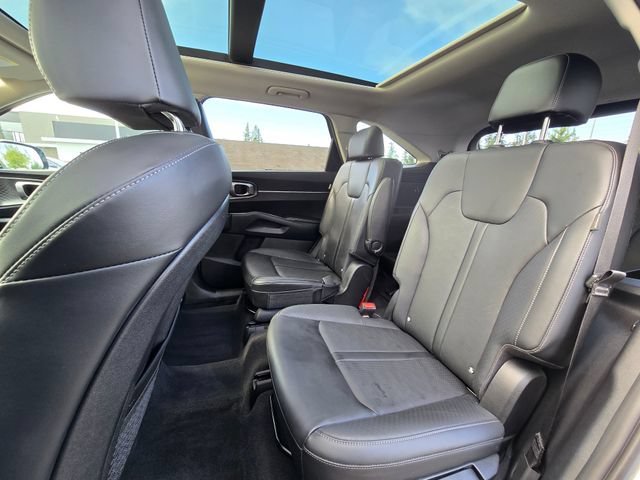 Certified 2025 Kia Sorento EX w/ Panoramic Sunroof Package AWD/4WD image 19
