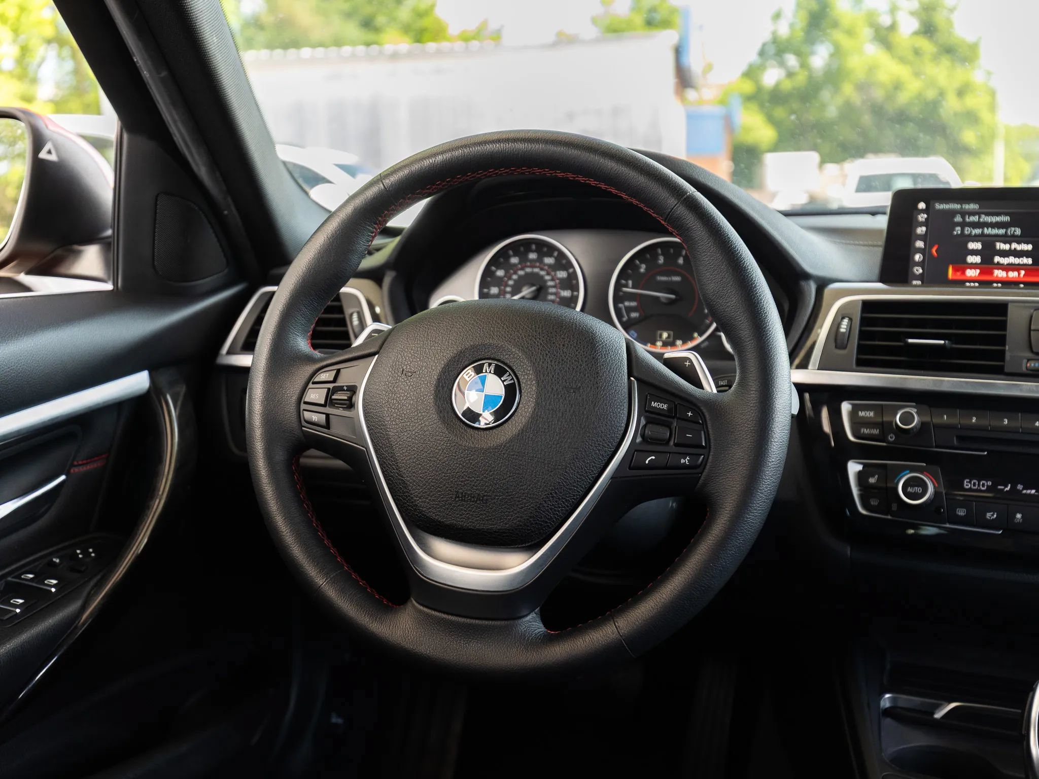 Used 2018 BMW 330i xDrive Sedan AWD/4WD image 33