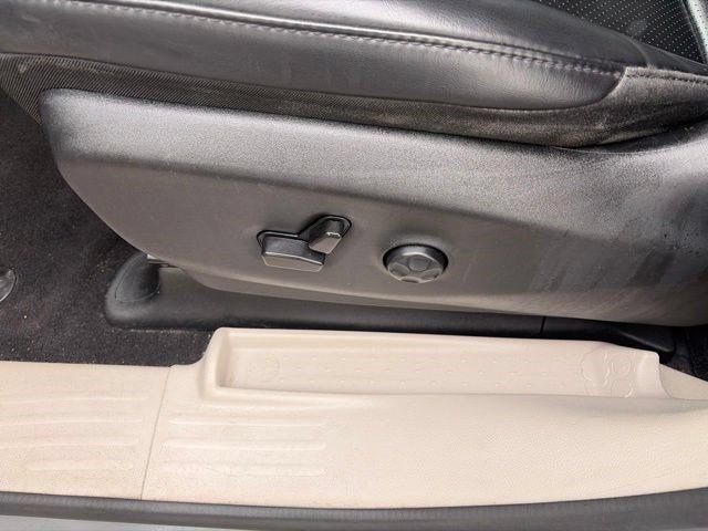 Used 2023 Chrysler Pacifica Touring-L FWD image 10