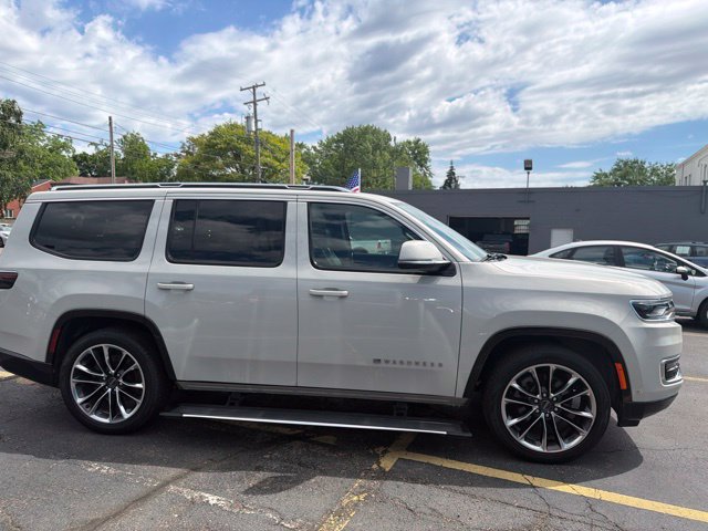 Used 2022 Jeep Wagoneer Series III w/ Premium Group I AWD/4WD image 8