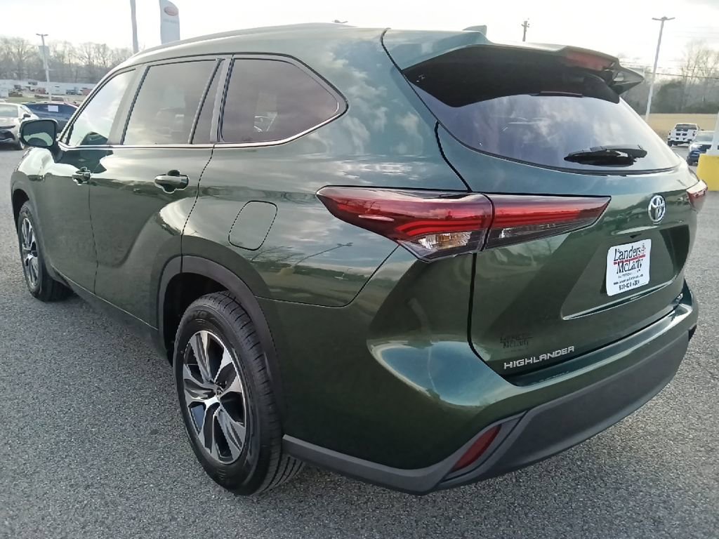 Used 2024 Toyota Highlander XLE image 5