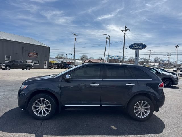 Used 2013 Lincoln MKX AWD image 2