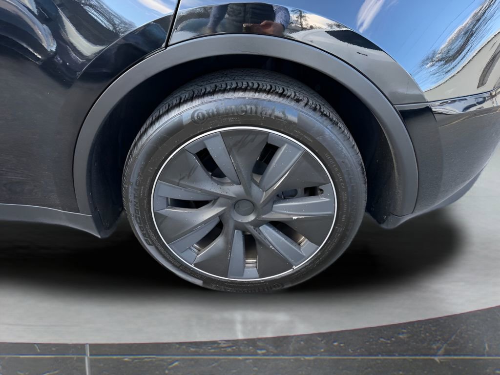 Used 2023 Tesla Model Y Long Range image 11