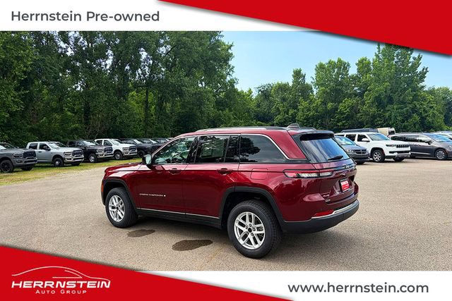 Used 2023 Jeep Grand Cherokee Laredo w/ Luxury Tech Group I AWD/4WD image 5