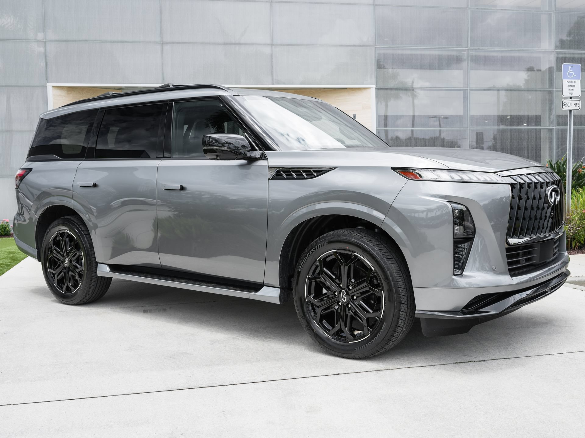 Certified 2026 INFINITI QX80 4WD image 4