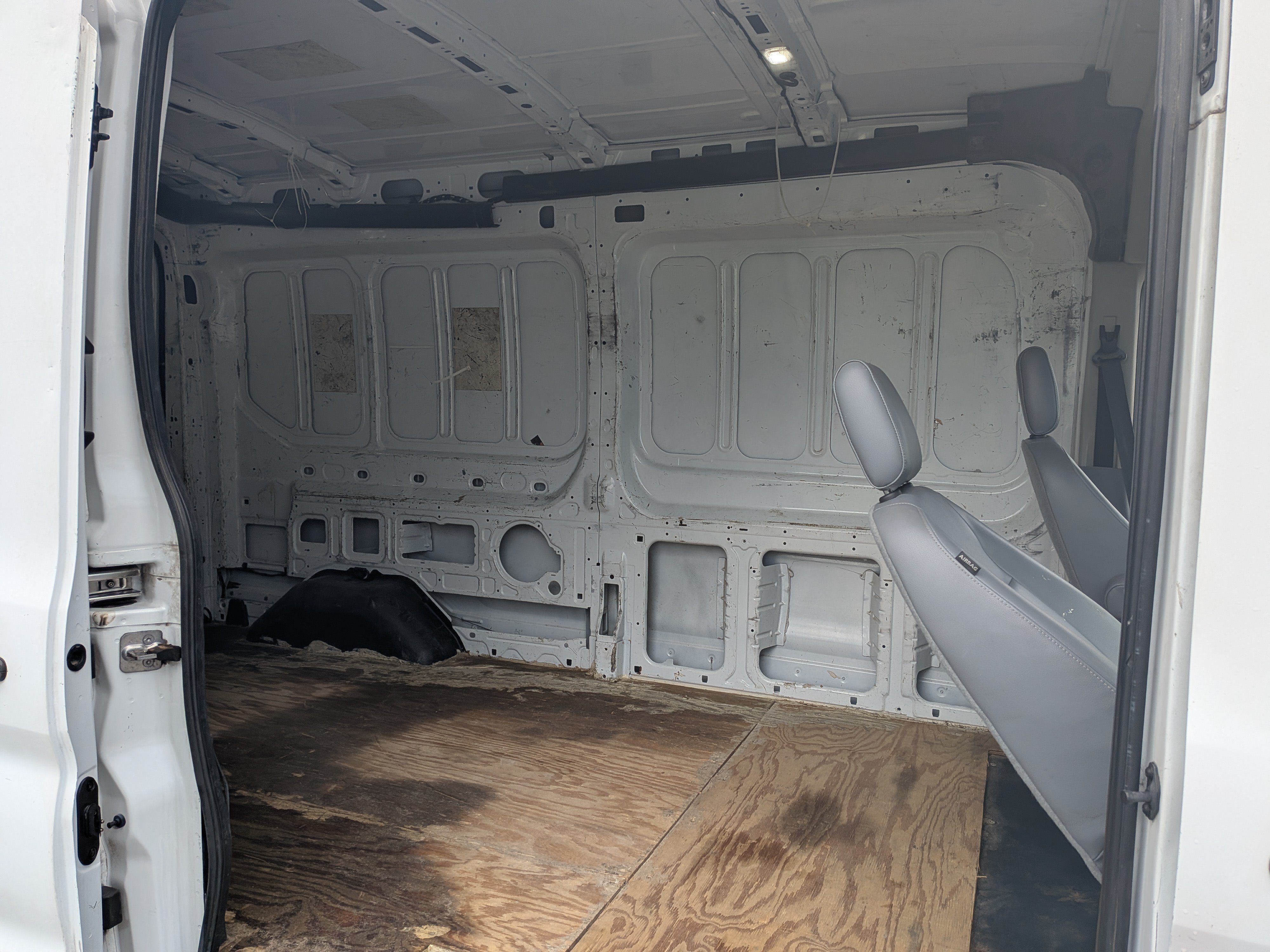 Used 2018 Ford Transit 250 148 Medium Roof RWD image 14