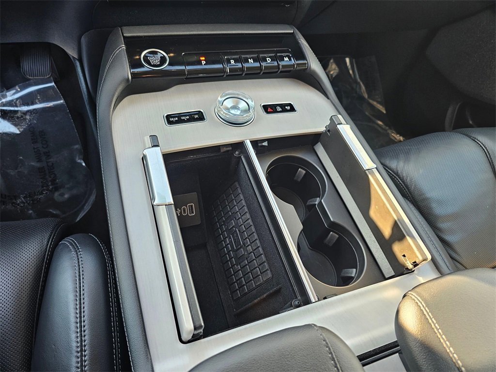 Used 2025 Lincoln Navigator L Reserve image 24