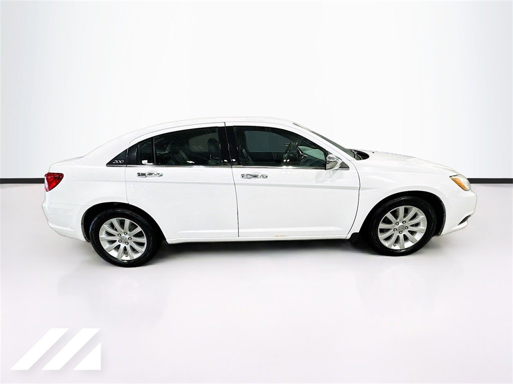 Used 2013 Chrysler 200 Limited image 4