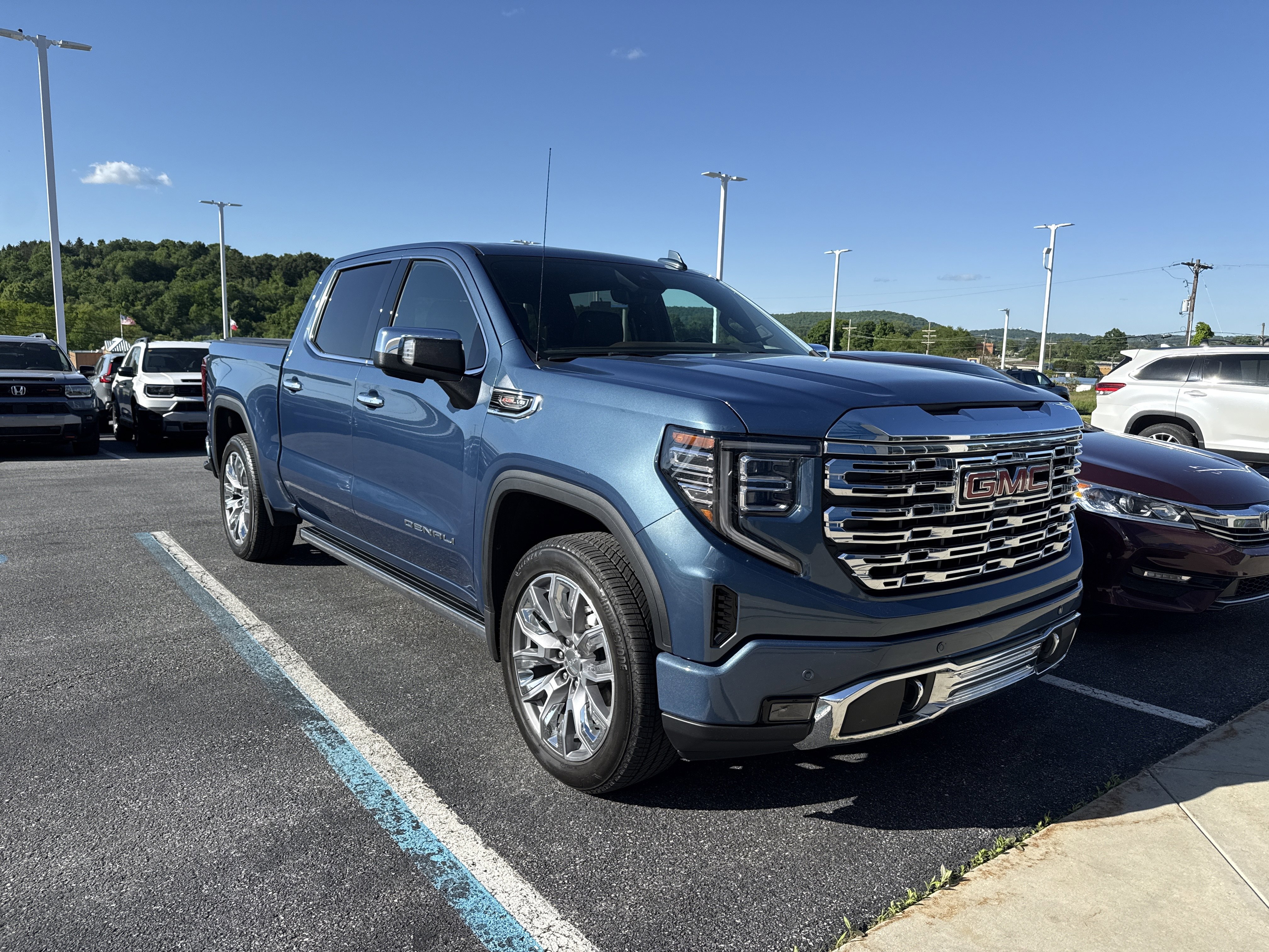 Used 2025 GMC Sierra 1500 Denali w/ Denali Reserve Package AWD/4WD image 7