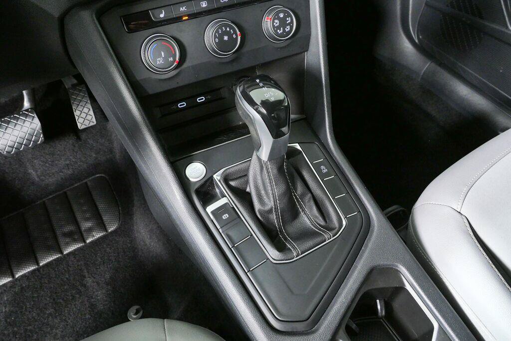 Certified 2022 Volkswagen Taos SE FWD image 16