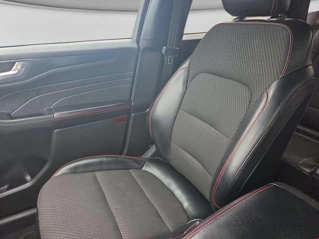 Used 2024 Ford Escape ST-Line w/ Tech Pack #1 AWD/4WD image 12