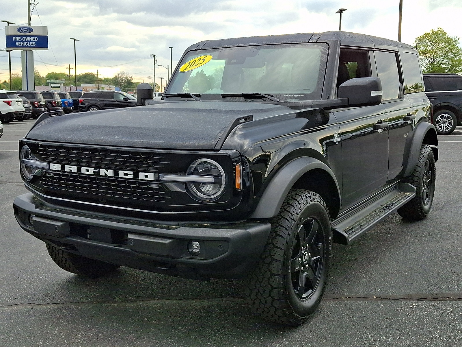 Used 2025 Ford Bronco Outer Banks AWD/4WD image 3