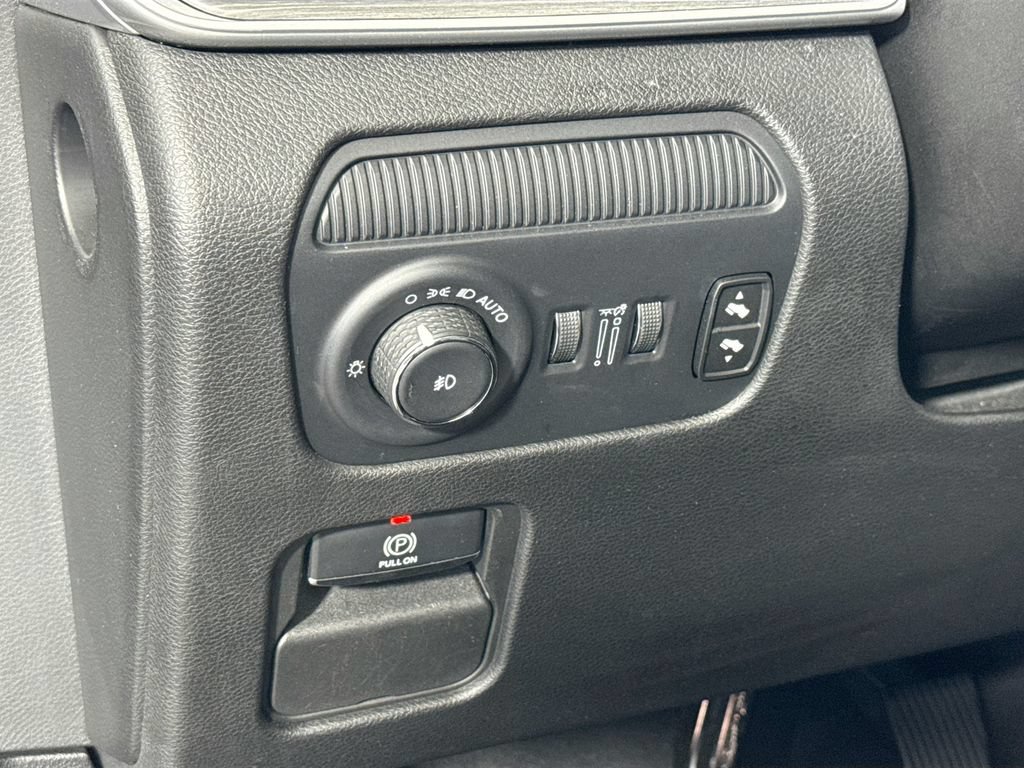 Used 2024 Jeep Wagoneer L Series II w/ Flexible Seating Group RWD image 10