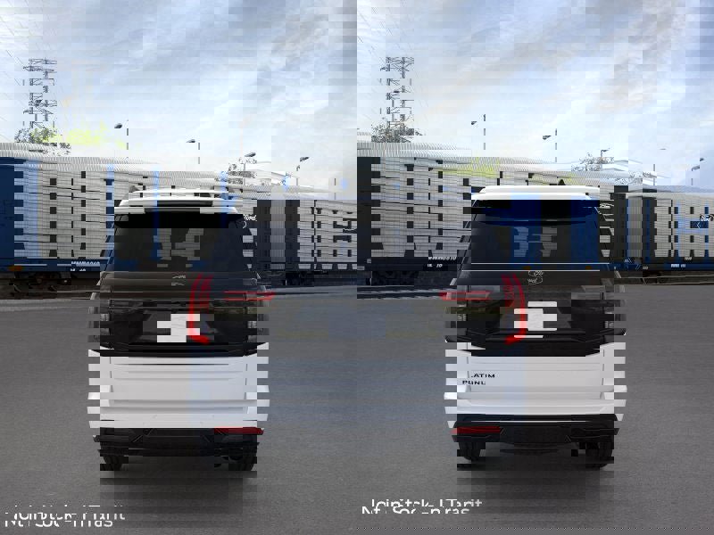 New 2025 Ford Expedition Platinum image 5