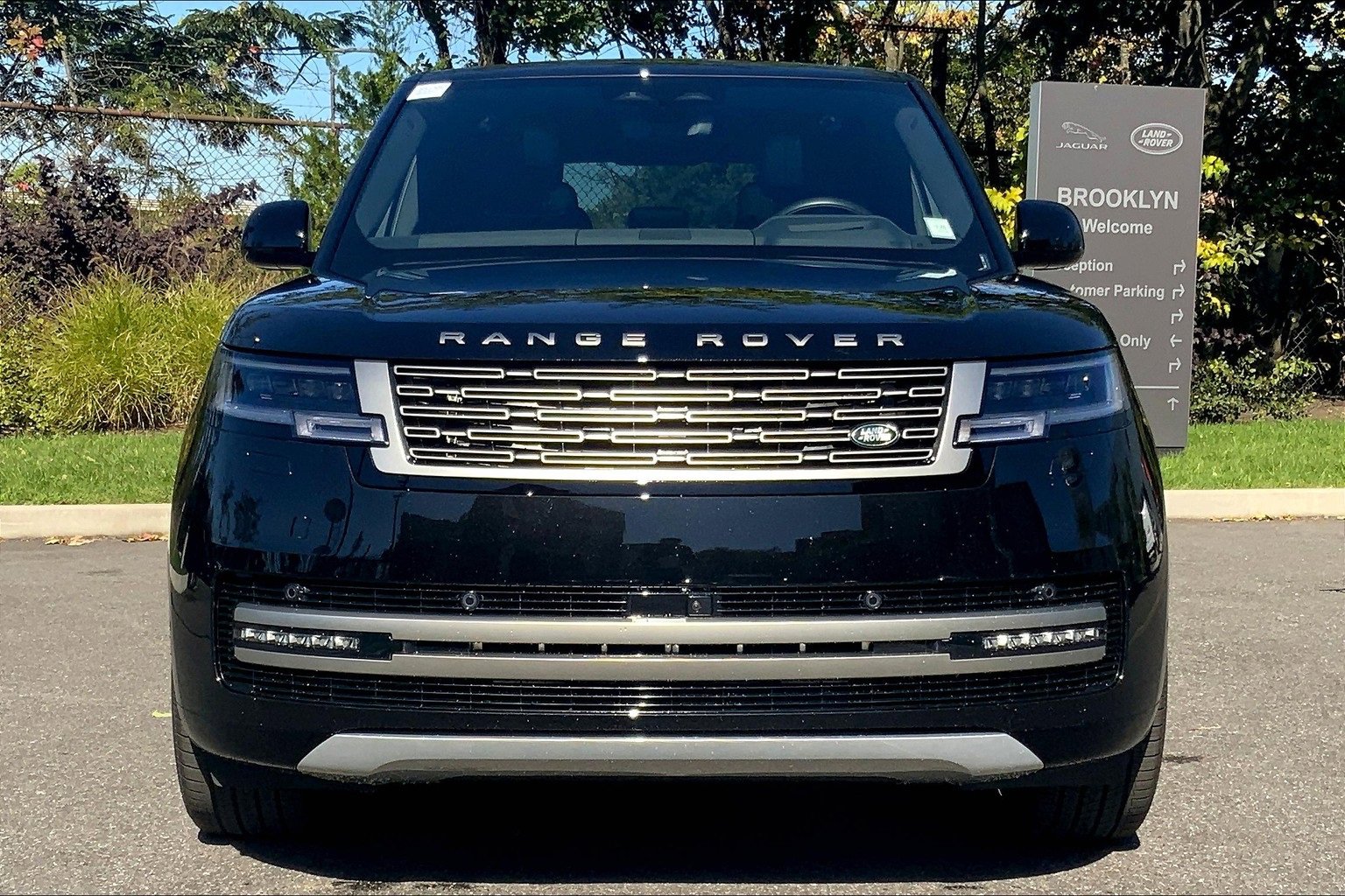 New 2025 Land Rover Range Rover SE image 3
