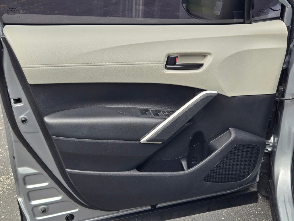 Used 2024 Toyota Corolla Cross L image 17