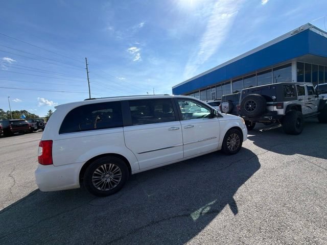 Used 2011 Chrysler Town & Country Limited FWD image 14
