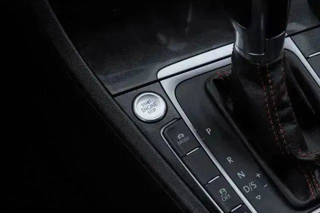 Used 2016 Volkswagen GTI SE w/ Lighting Package (SEL) image 27