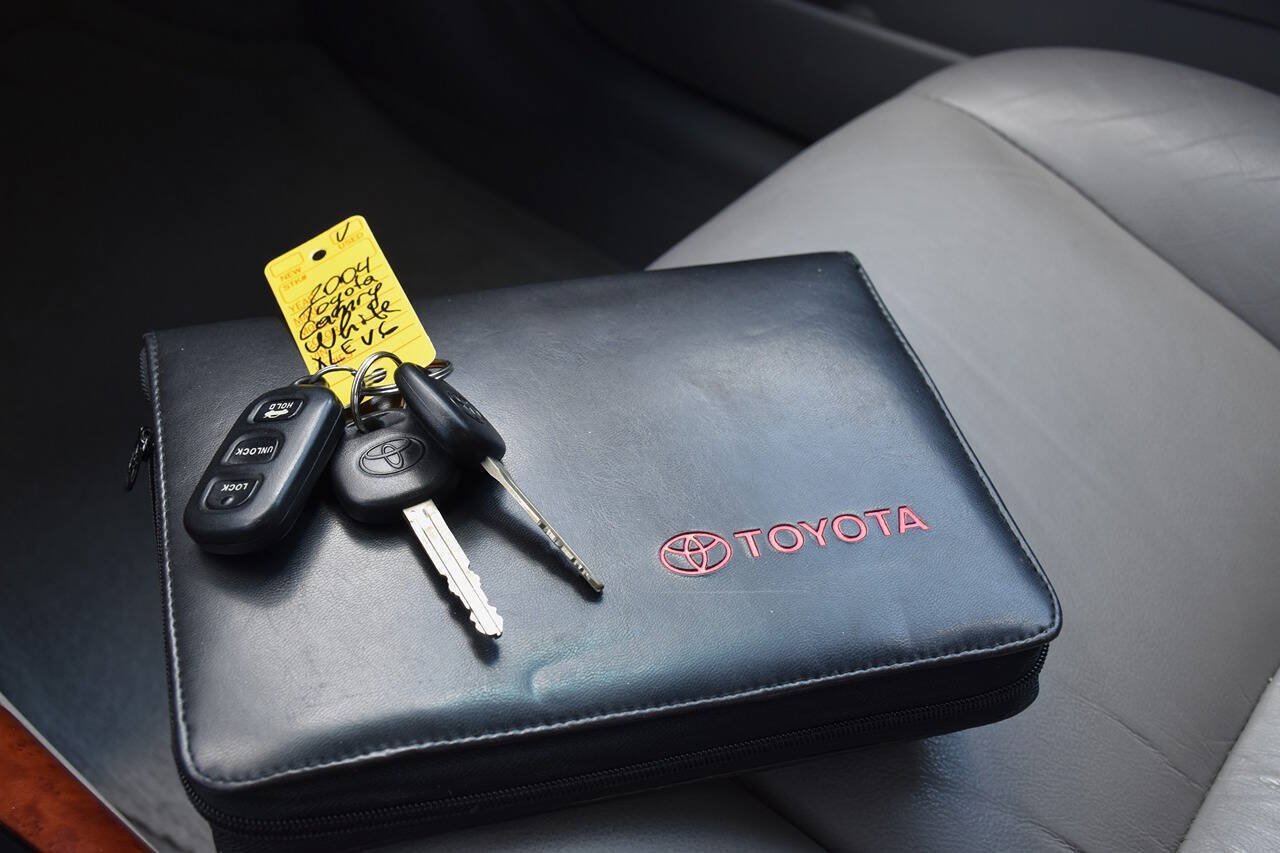 Used 2004 Toyota Camry XLE w/ VSC & Side Airbag Pkg FWD image 24