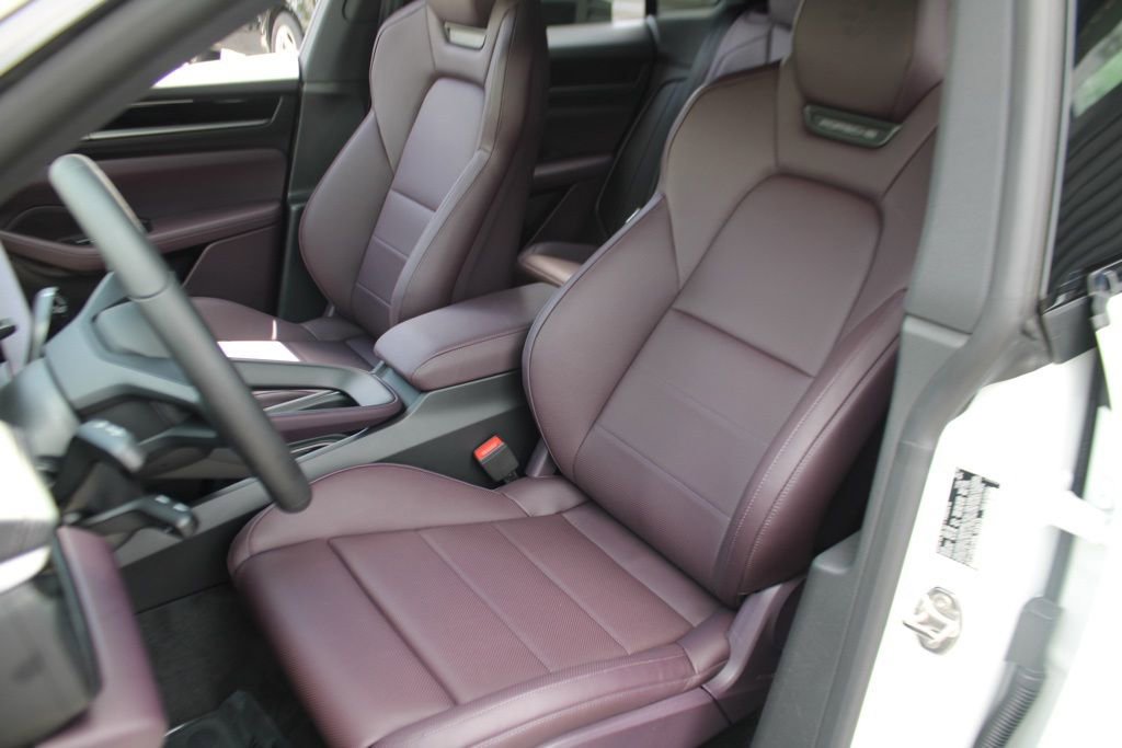 Certified 2025 Porsche Macan Electric RWD image 27
