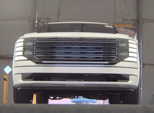 Used 2026 Hyundai Palisade Calligraphy FWD image 3