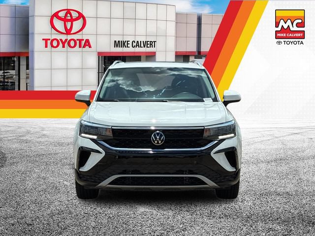 Used 2024 Volkswagen Taos SE w/ Panoramic Sunroof Package FWD image 8