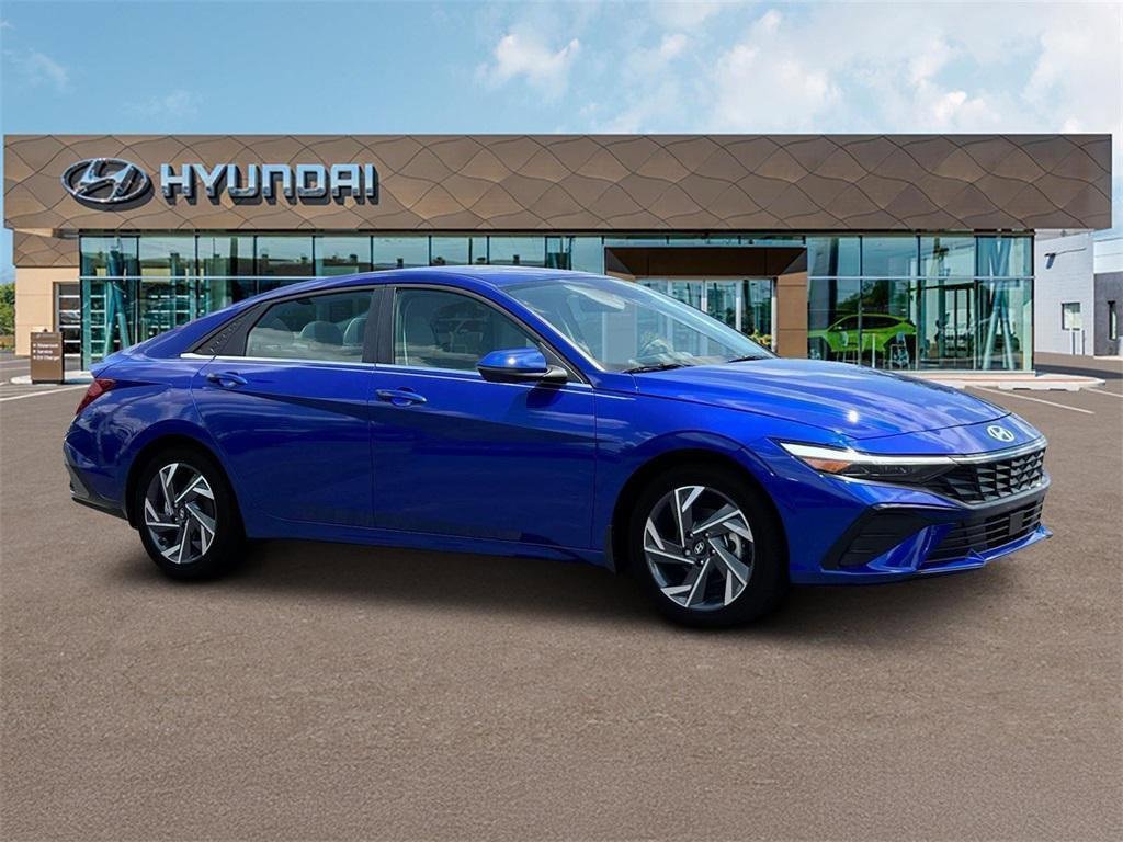 New 2025 Hyundai Elantra Limited w/ Cargo Package image 10