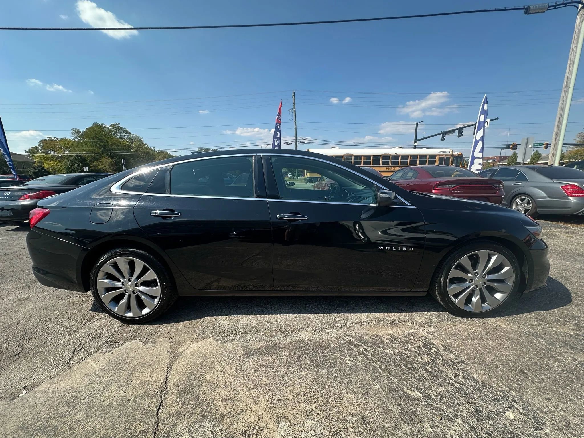 Used 2017 Chevrolet Malibu Premier w/ Premier Sun and Wheel Package image 8