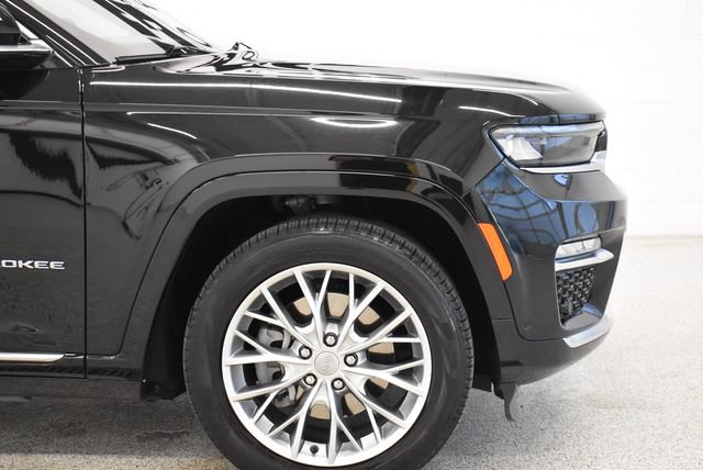 Used 2023 Jeep Grand Cherokee Summit w/ Advanced Protech Group IV AWD/4WD image 13