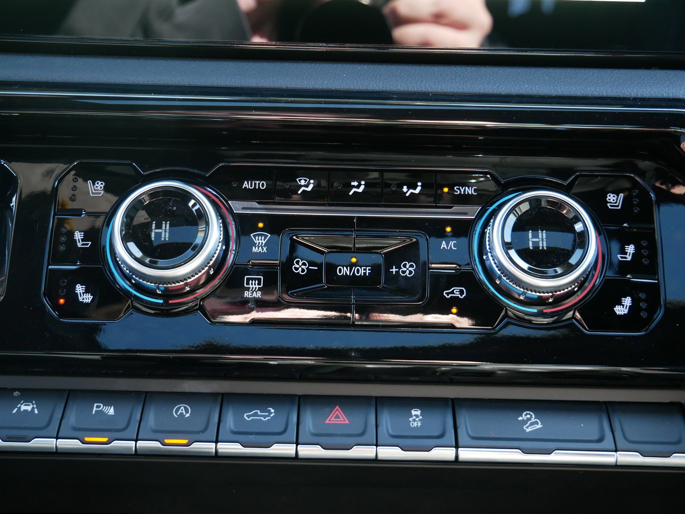 New 2026 GMC Sierra 1500 AT4 w/ Technology Package AWD/4WD image 8