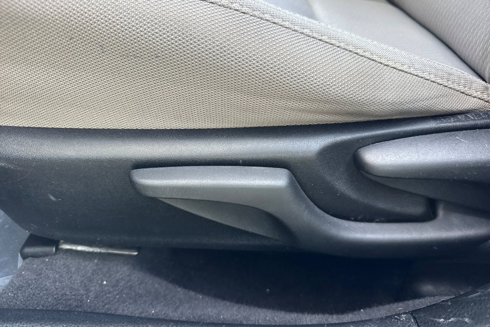 Used 2015 Toyota Corolla LE FWD image 15