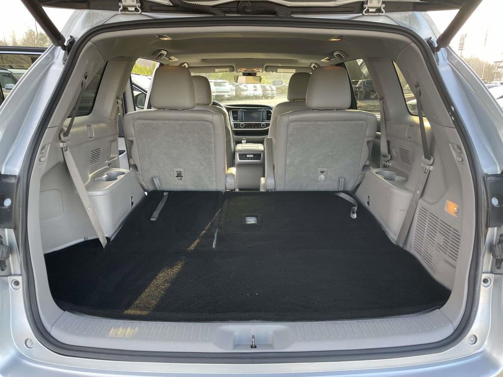 Used 2017 Toyota Highlander Limited image 34