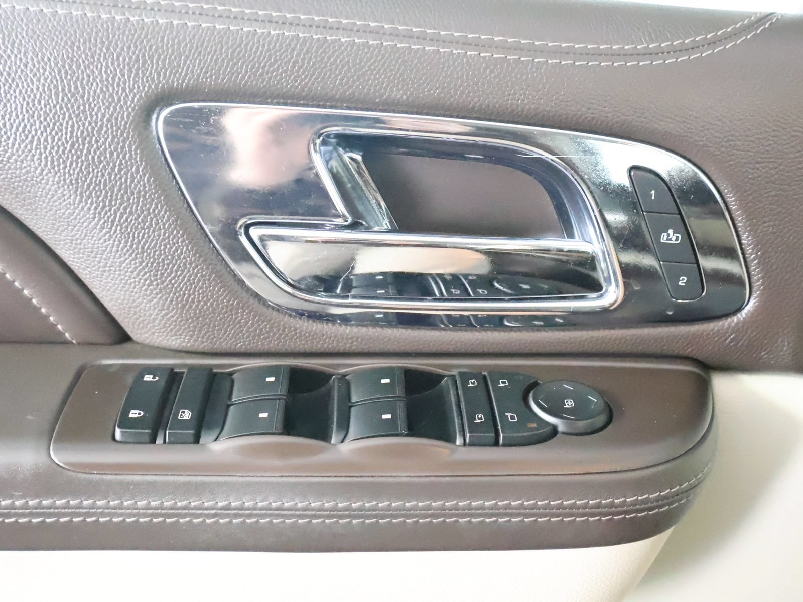 Used 2014 Cadillac Escalade Platinum AWD/4WD image 31