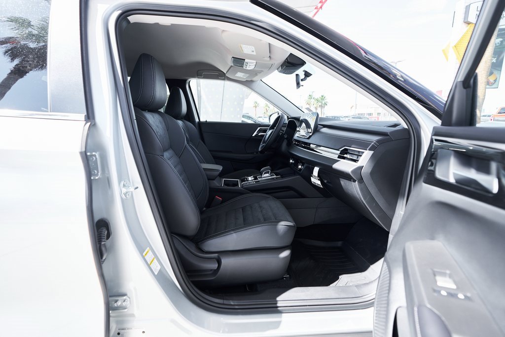 New 2025 Mitsubishi Outlander SE image 12