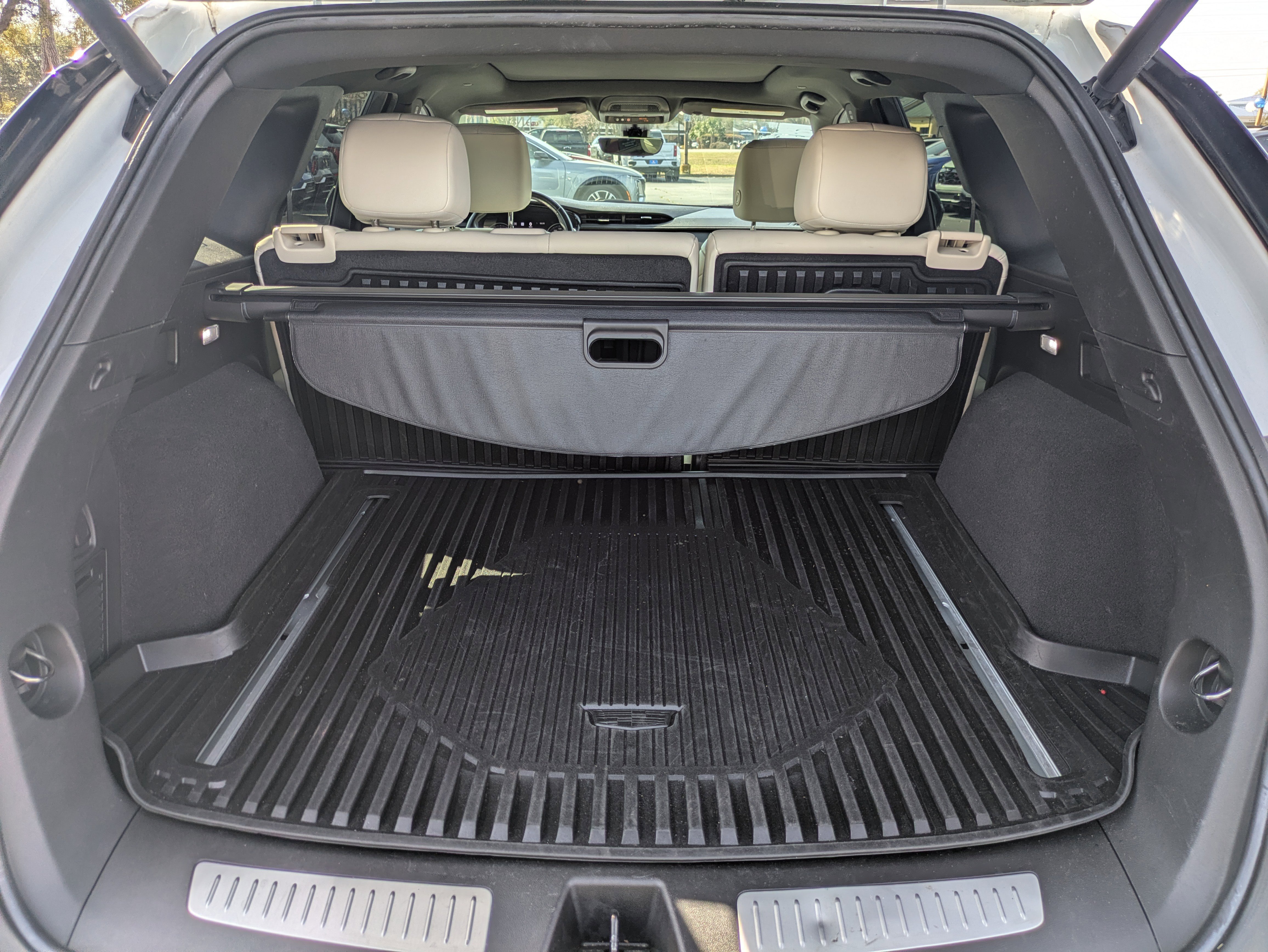 Used 2022 Cadillac XT5 Sportv w/ LPO, ONYX Package image 7