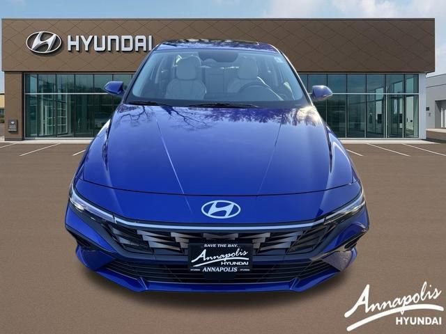 Certified 2025 Hyundai Elantra Limited image 8