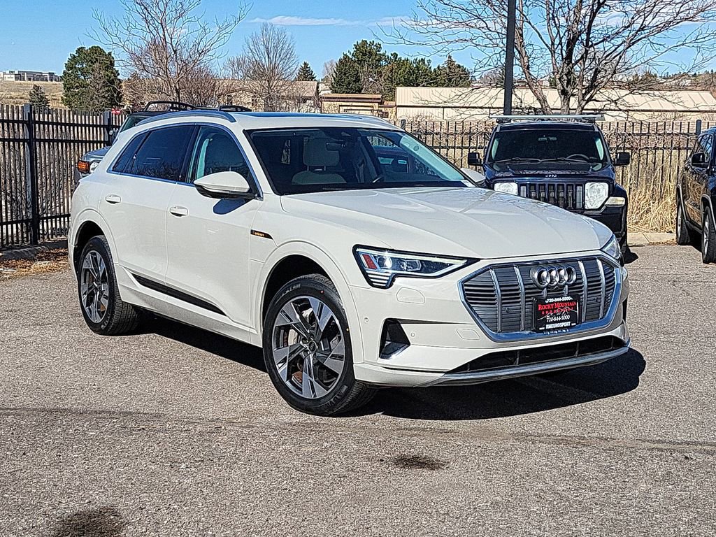 Used 2021 Audi e-tron Premium Plus w/ Premium Plus Package image 2