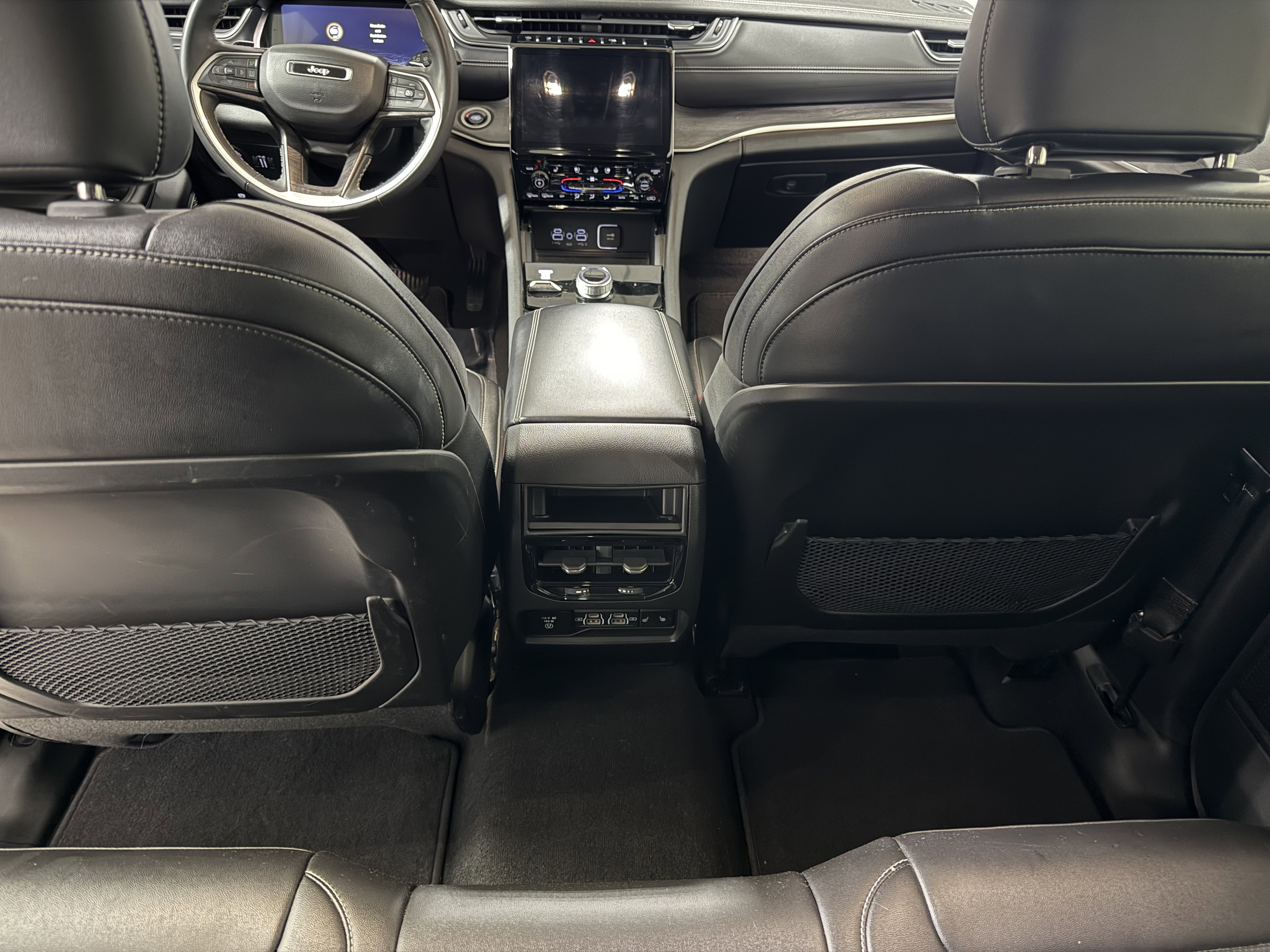 Used 2023 Jeep Grand Cherokee Limited w/ Luxury Tech Group II image 23