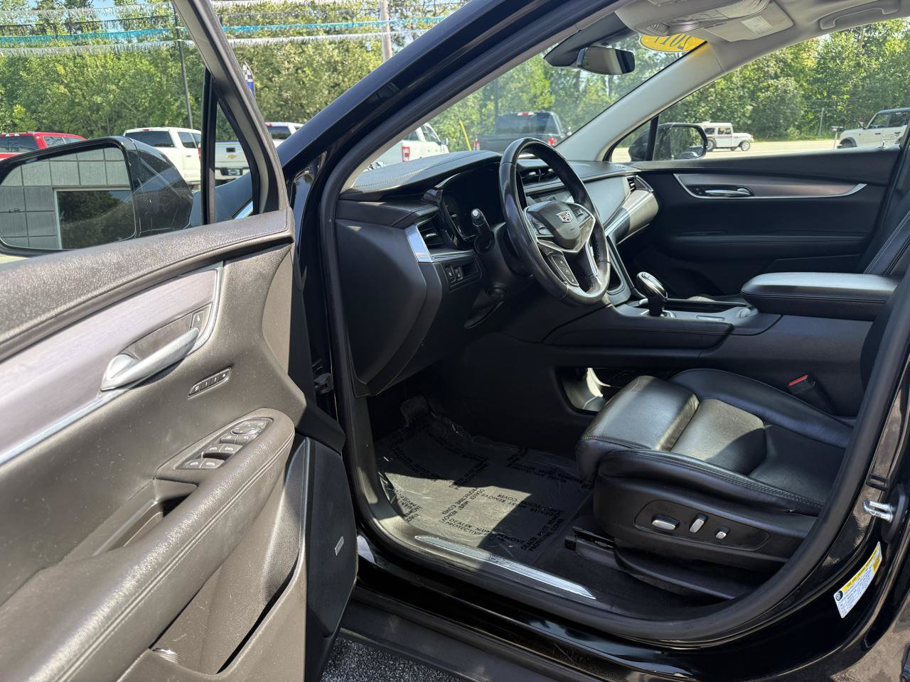 Used 2017 Cadillac XT5 Luxury w/ Driver Awareness Package FWD image 15