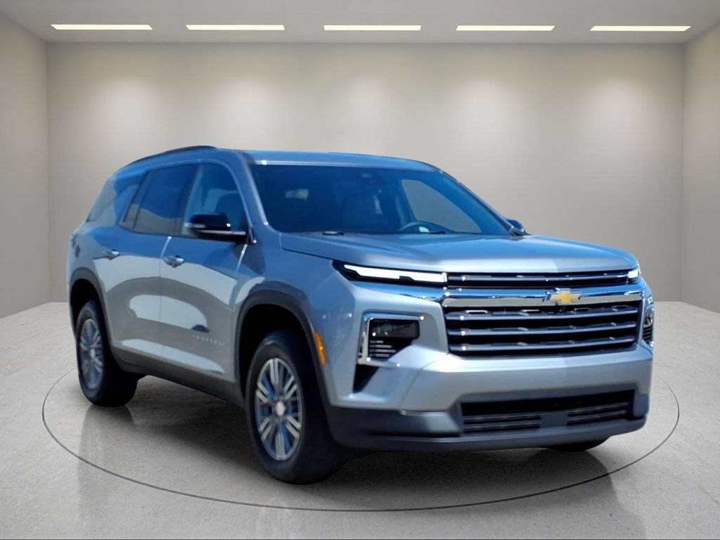 Used 2025 Chevrolet Traverse LT FWD image 24