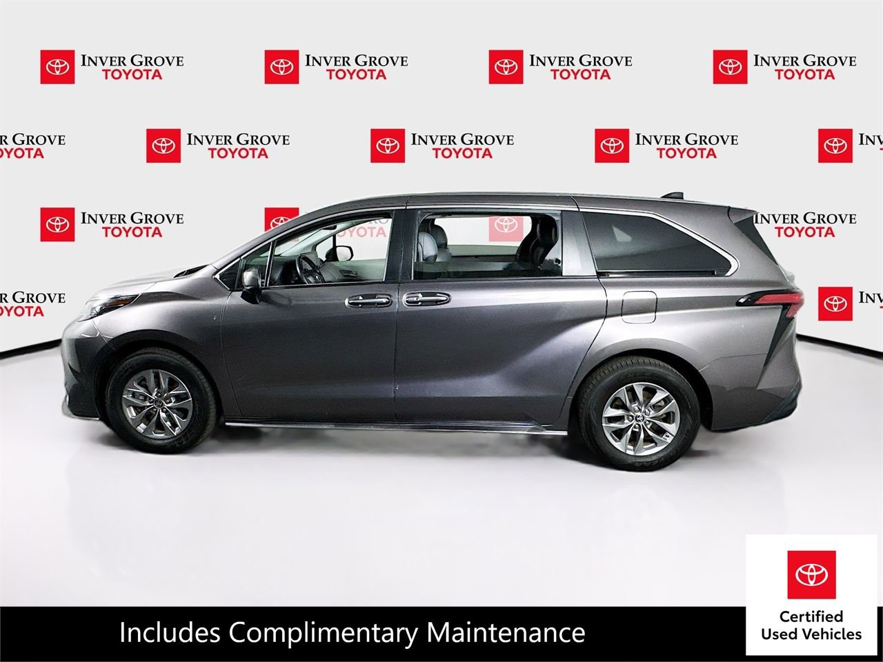 Certified 2022 Toyota Sienna XLE image 8