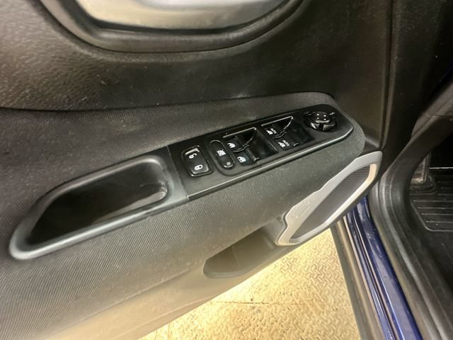 Used 2021 Jeep Renegade Latitude AWD/4WD image 16