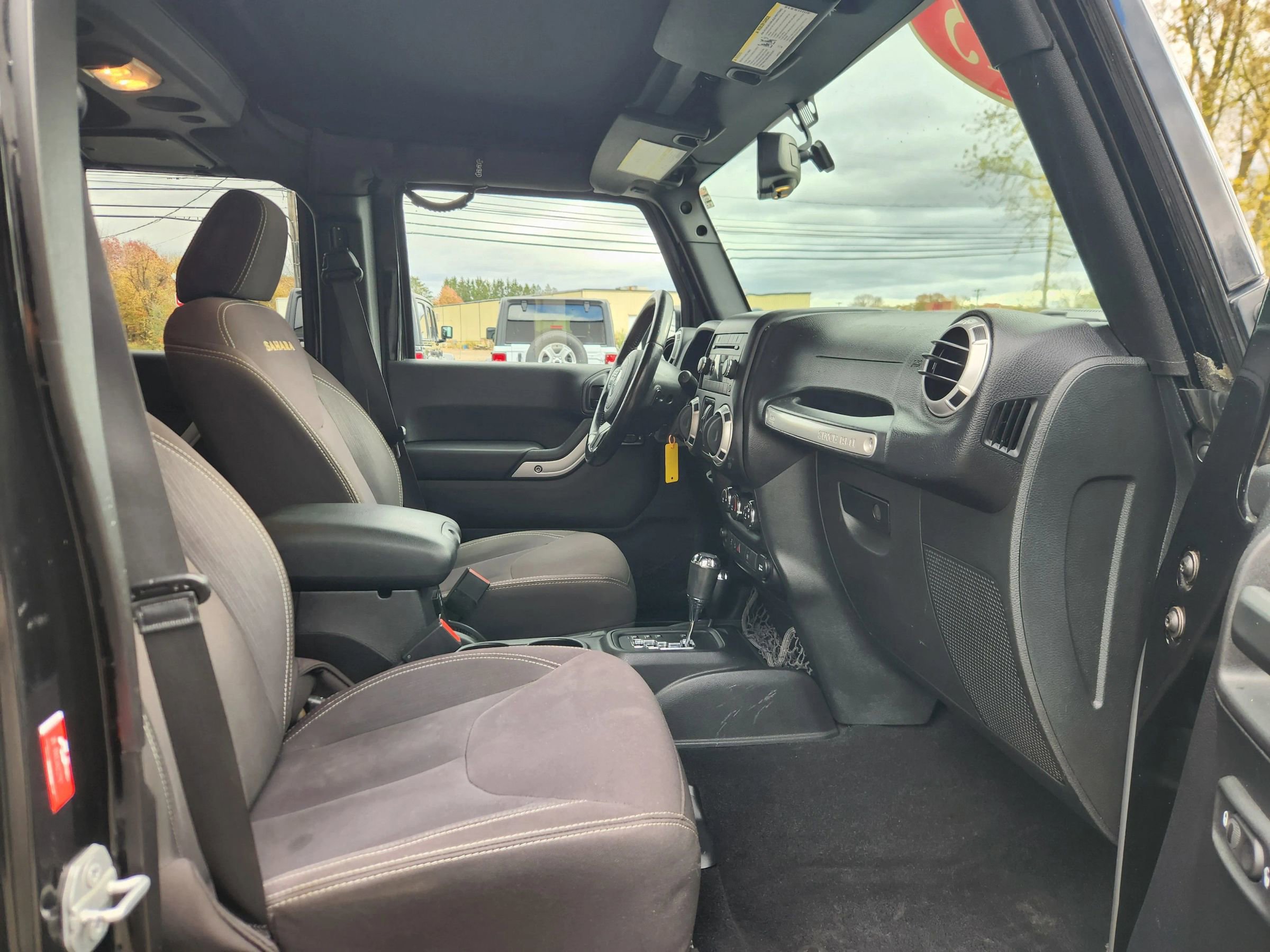 Used 2015 Jeep Wrangler Unlimited Sahara w/ Connectivity Group image 34