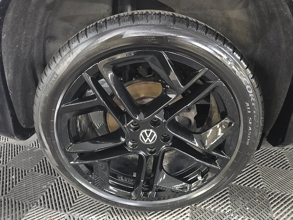 Used 2025 Volkswagen Tiguan SE R-Line AWD/4WD image 16