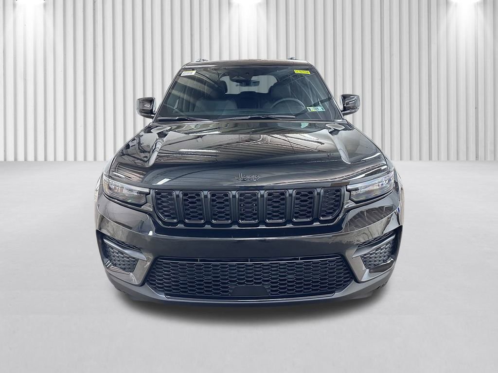 New 2025 Jeep Grand Cherokee Laredo image 11
