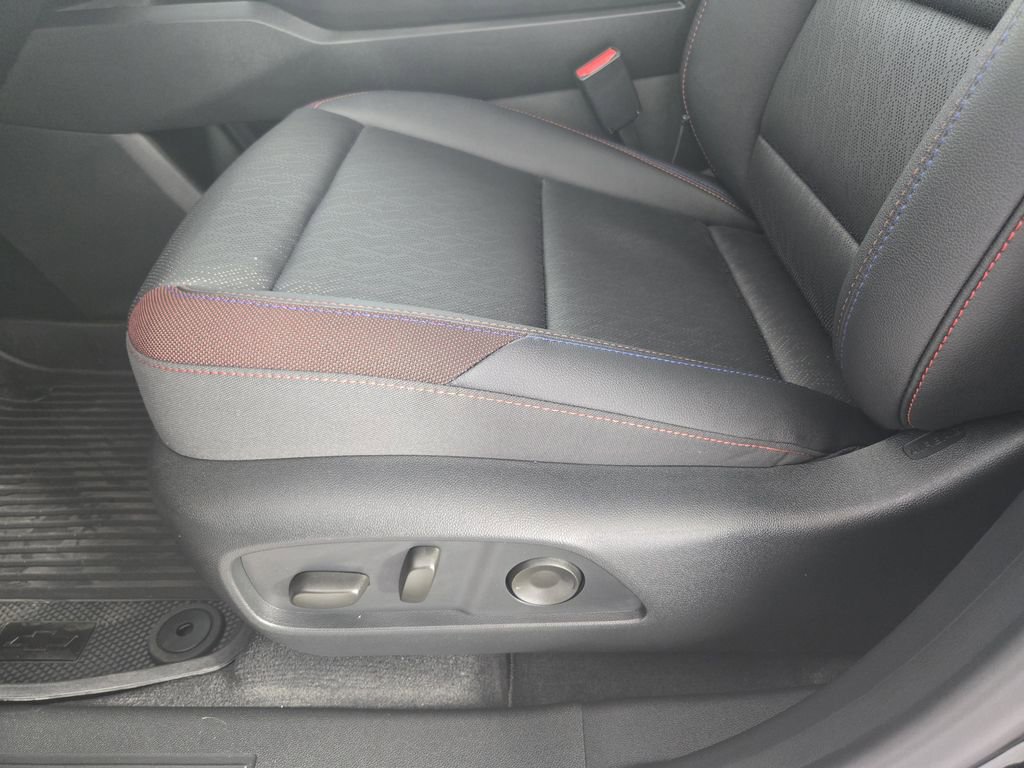 New 2026 Chevrolet Equinox RS w/ Convenience Package III FWD image 25