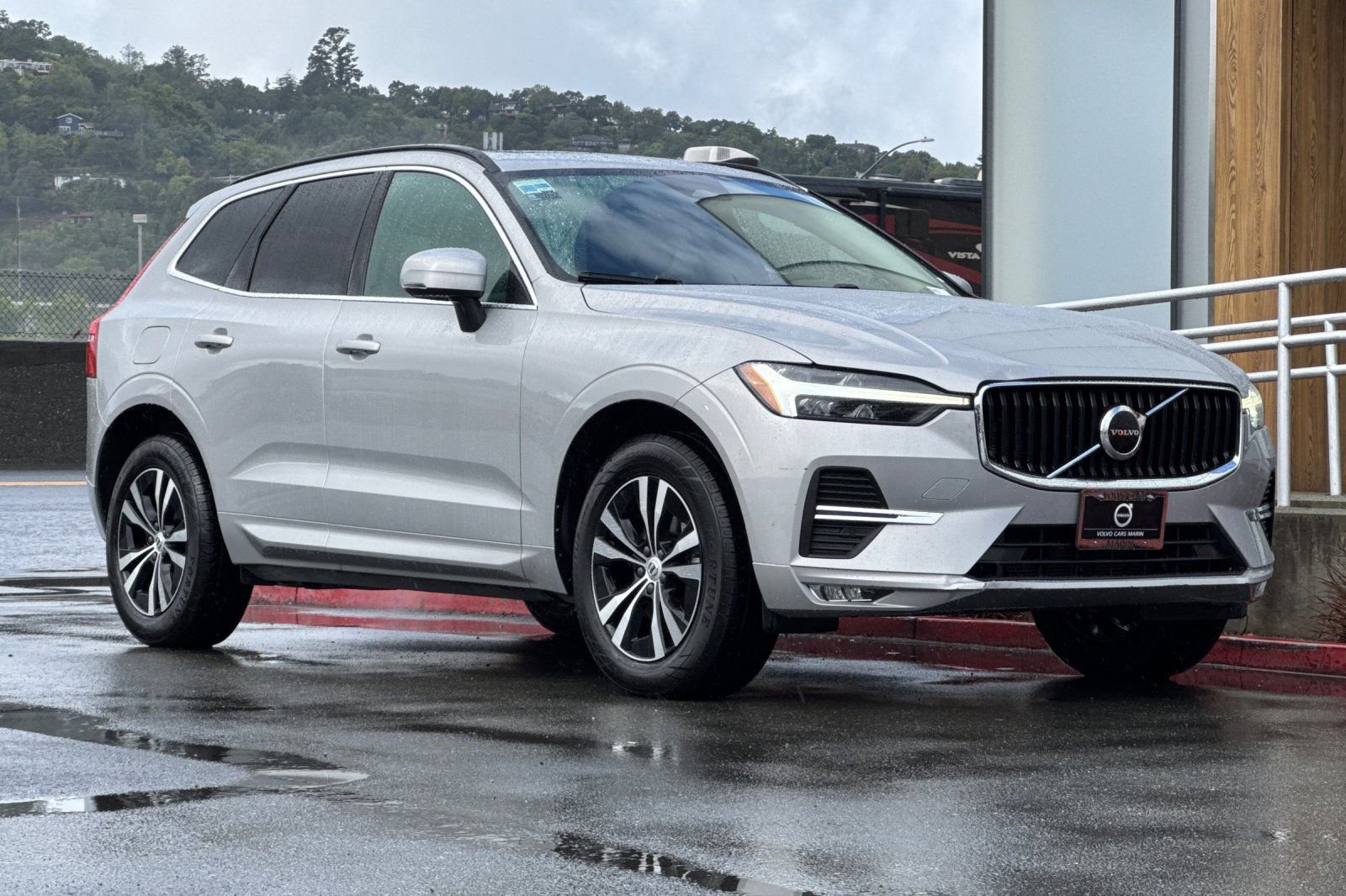 Used 2023 Volvo XC60 B5 Core FWD image 9